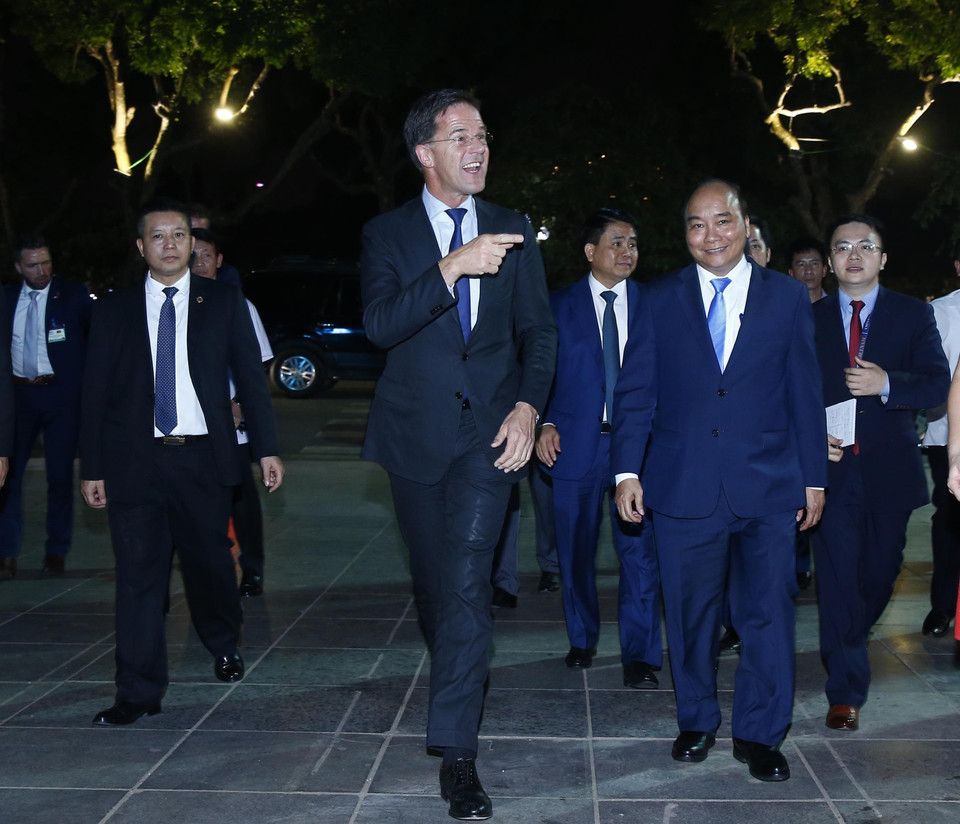  Tối 9/4/2019, tại Hà Nội, Thủ tướng Nguyễn Xuân Phúc và Thủ tướng Hà Lan Mark Rutte đến dự Chương trình thời trang bền vững "Walk the Talk" do Đại sứ quán Hà Lan tại Việt Nam và UBND Thành phố Hà Nội phối hợp tổ chức. (Ảnh: Lâm Khánh/TTXVN)
