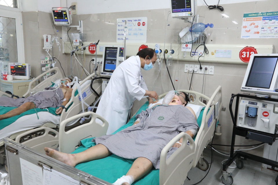  Các bệnh nhân chủ yếu ngạt khói, bị chấn thương không có trường hợp bệnh nhân bị bỏng.(Ảnh: Minh Quyết/TTXVN)