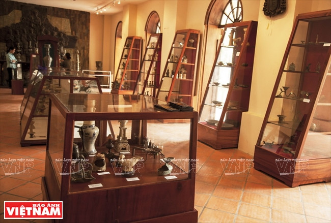 Không gian trưng bày Triển lãm 'Đèn dầu Việt Nam'. (Nguồn: Báo ảnh Việt Nam)