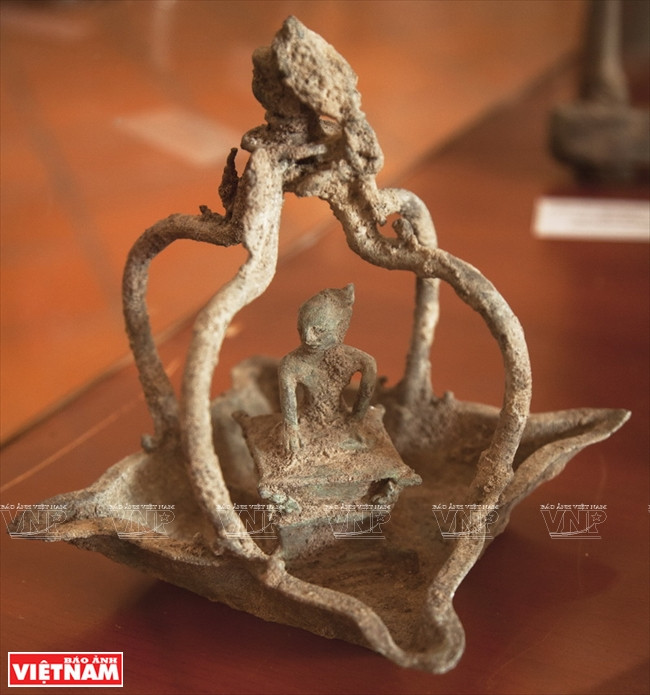 Đèn đồng Champa, thế kỷ XVII.