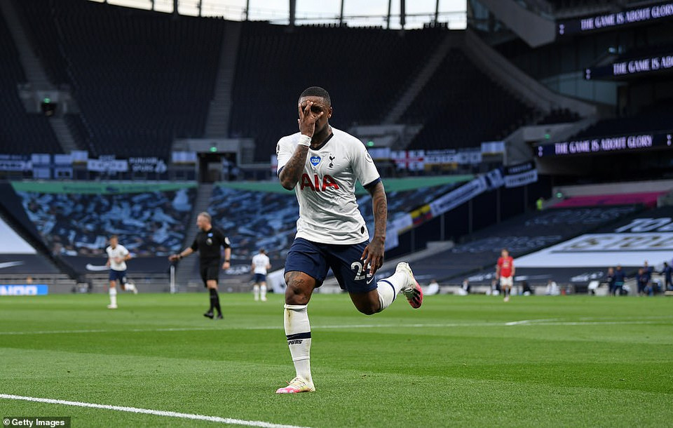 Bàn thắng của Bergwijn giúp Tottenham có lợi thế trước Quỷ đỏ.