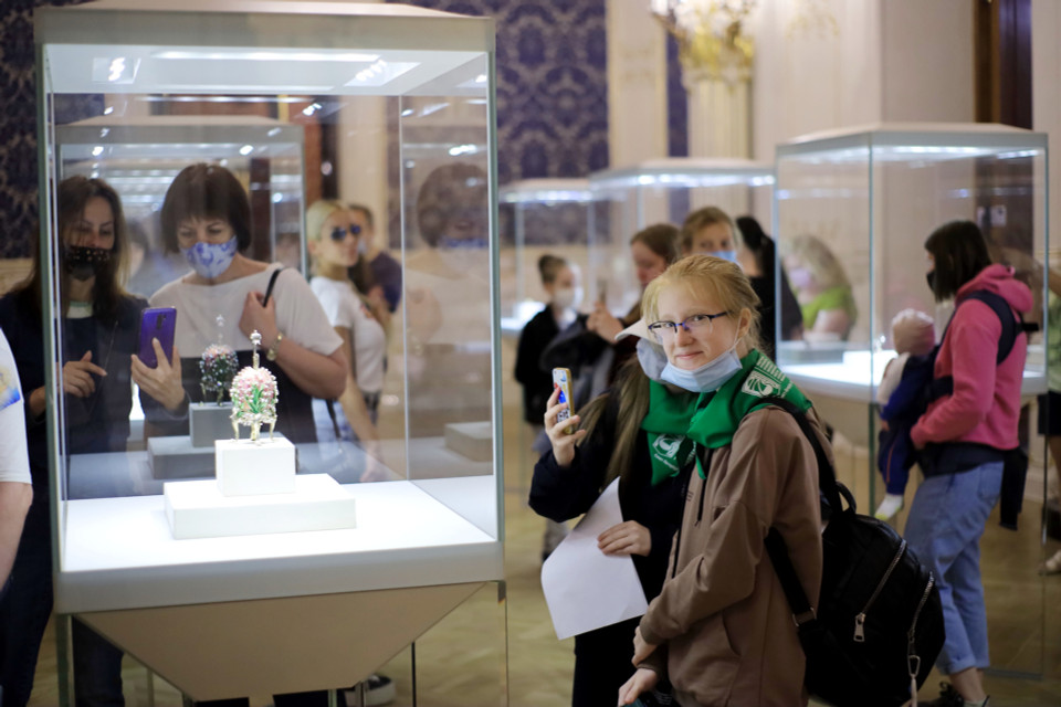Du khách thăm bảo tàng Faberge. (Ảnh: Trần Hiếu/Vietnam+)