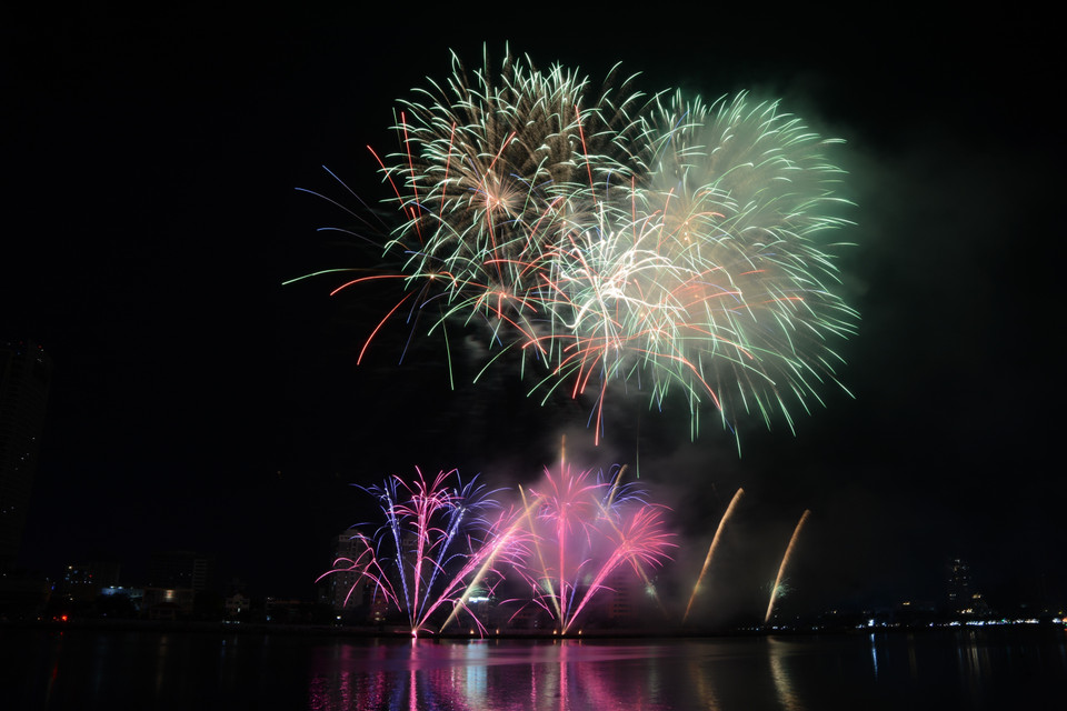 Màn trình diễn pháo hoa của đội tuyển Canada. (Ảnh: Văn Dũng/TTXVN)