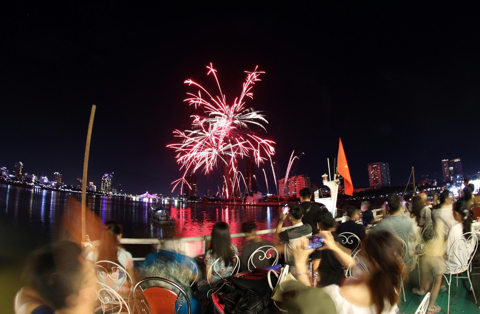 Màn trình diễn pháo hoa của đội Canada. (Ảnh: Văn Dũng/TTXVN)