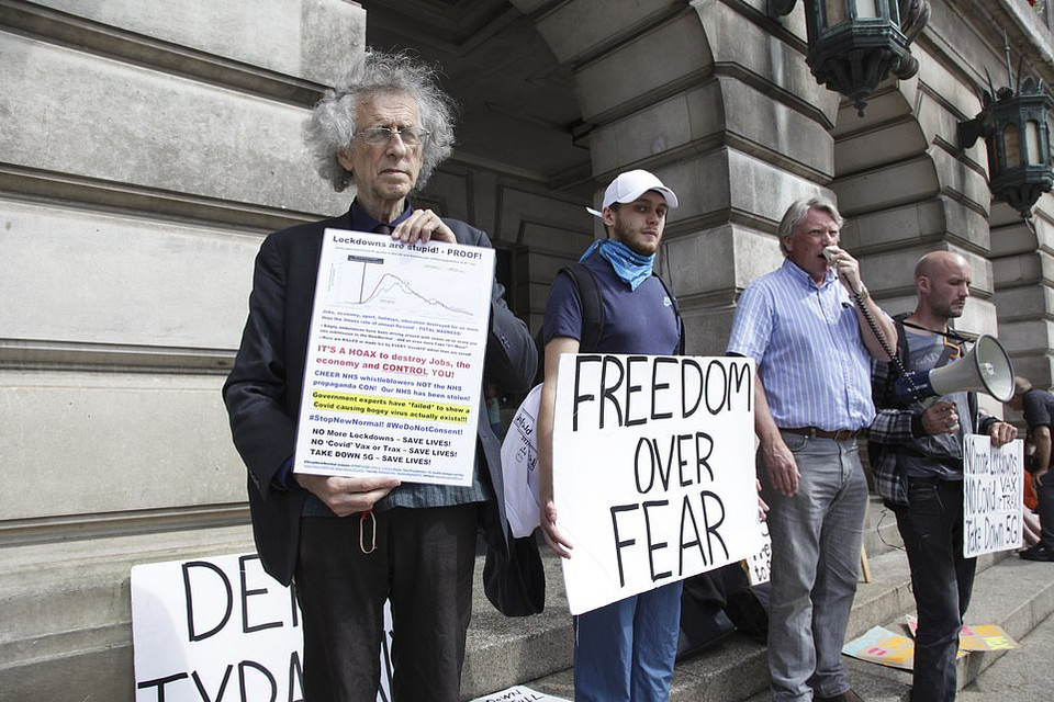 Tới thời điểm hiện tại, Anh có 294.792 ca nhiễm COVID-29, trong đó có 45.300 ca tử vong. (Nguồn: DailyMail)