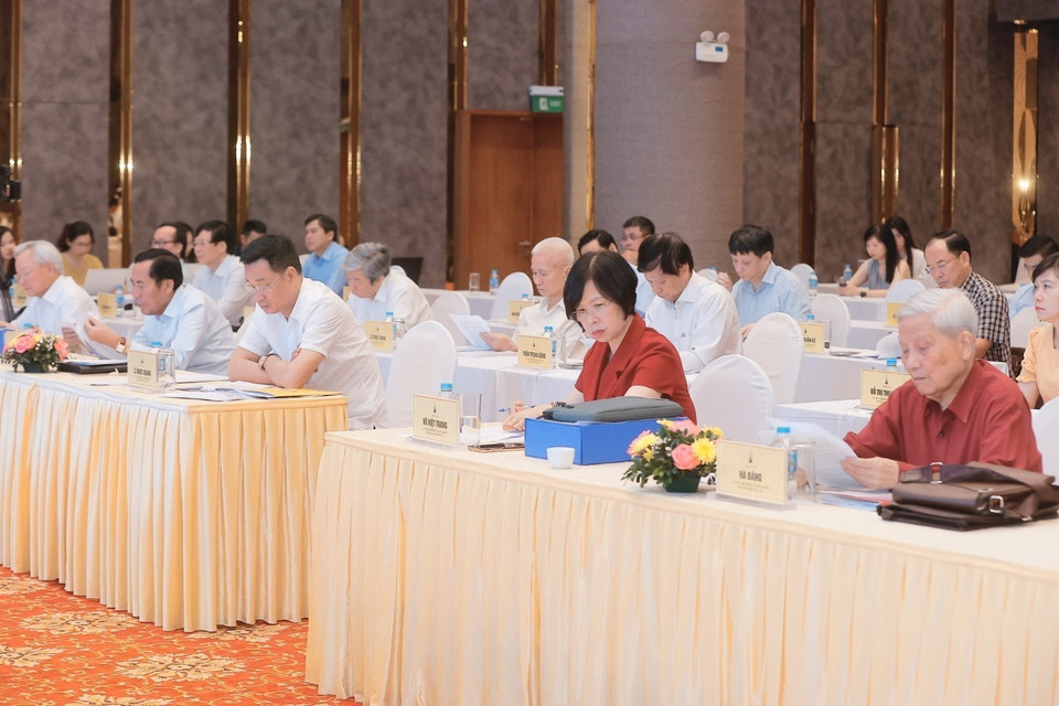 Thành viên Hội đồng chung khảo Giải Báo chí Quốc gia lần thứ 18 năm 2023 tham dự. (Ảnh: Minh Quyết/TTXVN)