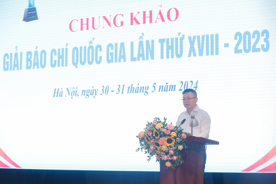 Ông Lê Quốc Minh, Chủ tịch Hội Nhà báo Việt Nam, Chủ tịch Hội đồng chung khảo, Tổng Biên tập báo Nhân dân phát biểu khai mạc. (Ảnh: Minh Quyết/TTXVN)