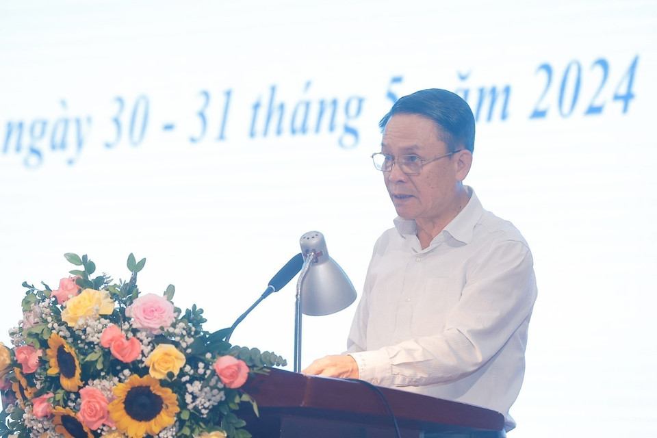 Phó Chủ tịch thường trực Hội Nhà báo Việt Nam Nguyễn Đức Lợi, Chủ tịch Hội đồng sơ khảo Giải Báo chí Quốc gia lần thứ 18 năm 2023 báo cáo kết quả chấm sơ khảo. (Ảnh: Minh Quyết/TTXVN)