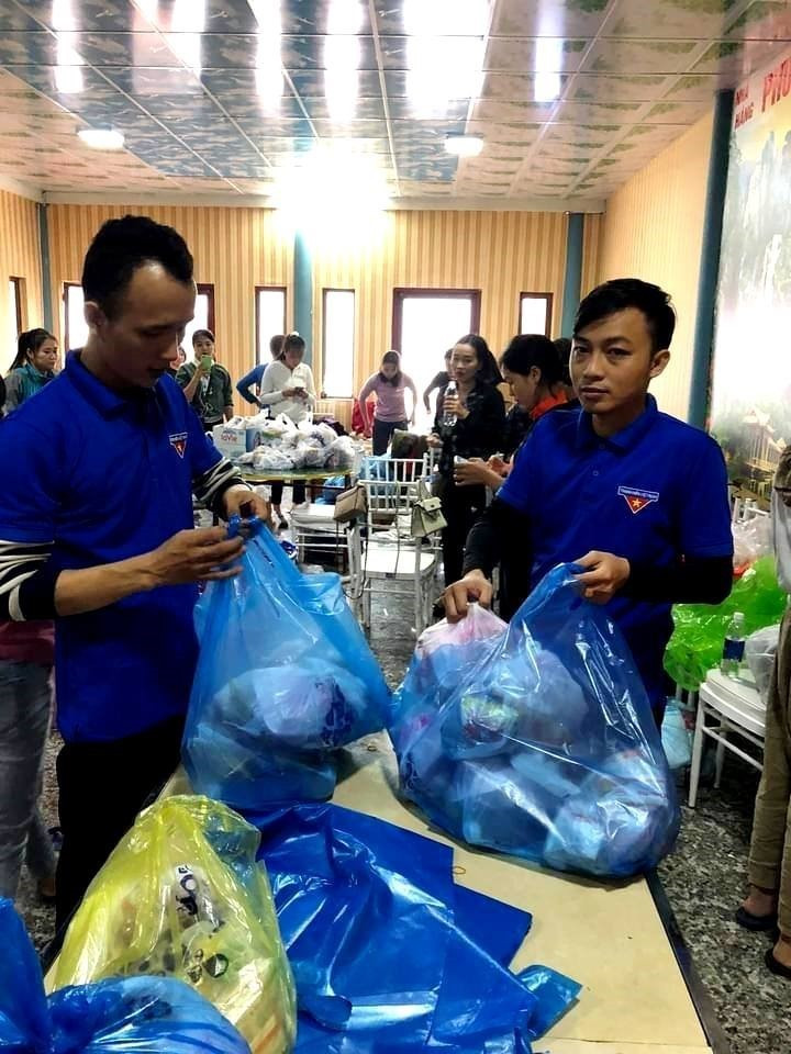 Trận mưa lũ lịch sử vừa xảy ra tại Quảng Bình đã khiến gần 100.000 nhà dân trên toàn khu vực tỉnh Quảng Bình ngập chìm trong nước. (Ảnh: Võ Dung/TTXVN)