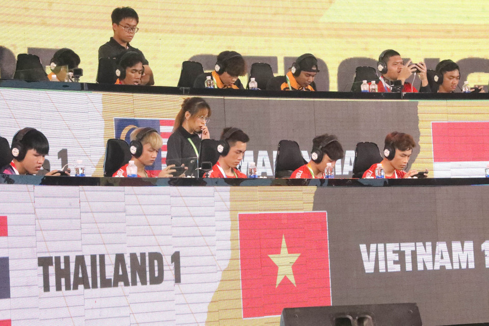  Vận động viên đội tuyển quốc gia Thái Lan 1 và Việt Nam 1 thi đấu. (Ảnh: Minh Đông/TTXVN)