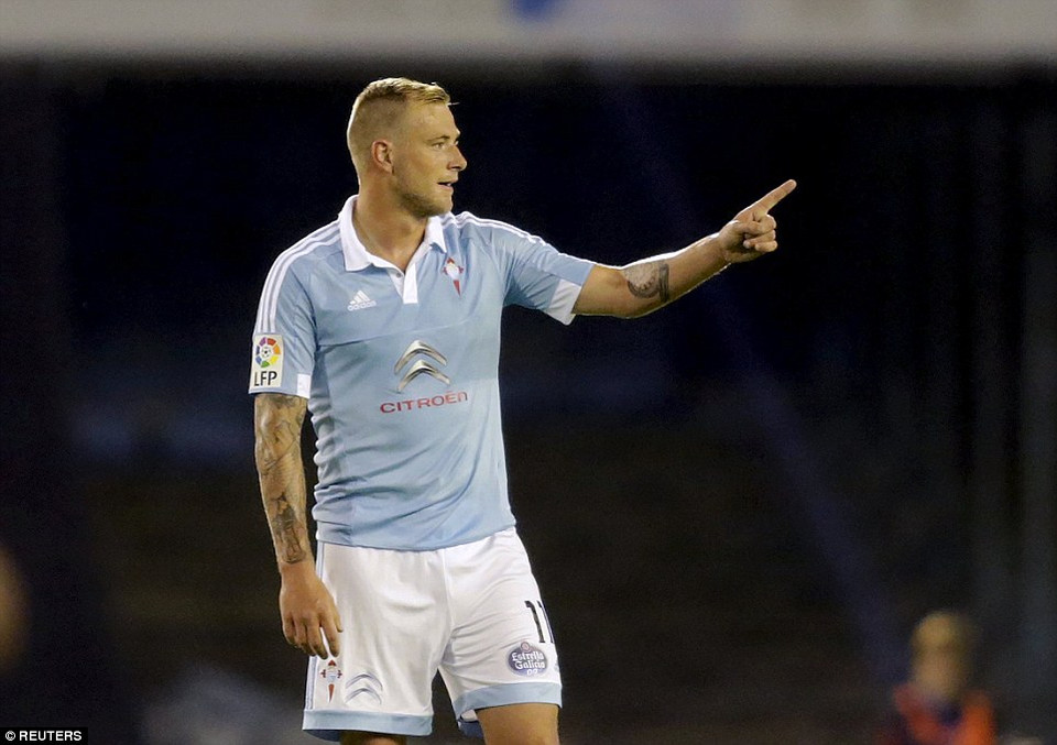 ... trước khi, John Guidetti ghi bàn ấn định chiến thắng 4-1 cho Celta Vigo. (Nguồn: Reuters)