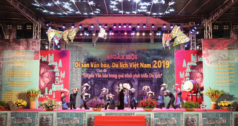 Tiết mục văn nghệ đặc sắc trong lễ khai mạc. (Ảnh: Thanh Tùng/TTXVN)