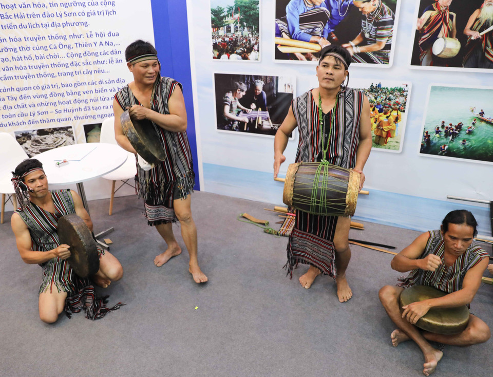 Nhiều loại hình di sản của các tỉnh thành được giới thiệu, quảng bá trong ngày hội. (Ảnh: Thanh Tùng/TTXVN)