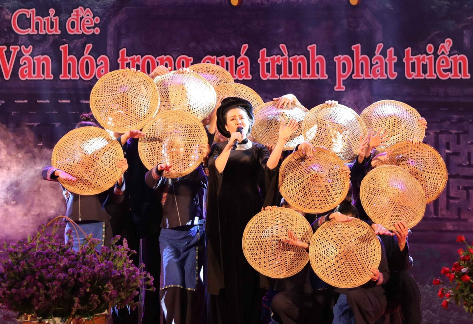 Tiết mục văn nghệ đặc sắc trong lễ khai mạc. (Ảnh: Thanh Tùng/TTXVN)