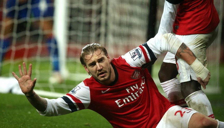 Theo thống kê của sportyghost (hồi tháng 12/2014), cầu thủ đang có được thành tích ghi bàn nhanh nhất lịch sử bóng đá thế giới chính là Nicklas Bendtner. Tiền đạo người Đan Mạch chỉ cần mất 1,8 giây để có thể xuyên thủng lưới Tottenham tại giải Premier League.