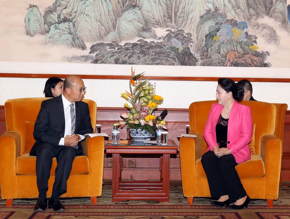 Chủ tịch Quốc hội Nguyễn Thị Kim Ngân tiếp Chủ tịch Tập đoàn phát triển bất động sản Alpha King Vương Vĩ Hiền. (Ảnh: Trọng Đức/TTXVN)