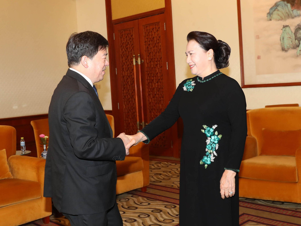 Chủ tịch Quốc hội Nguyễn Thị Kim Ngân tiếp Chủ tịch HĐQT Tập đoàn viễn thông ZTE Lý Tự Học. (Ảnh: Trọng Đức/TTXVN)