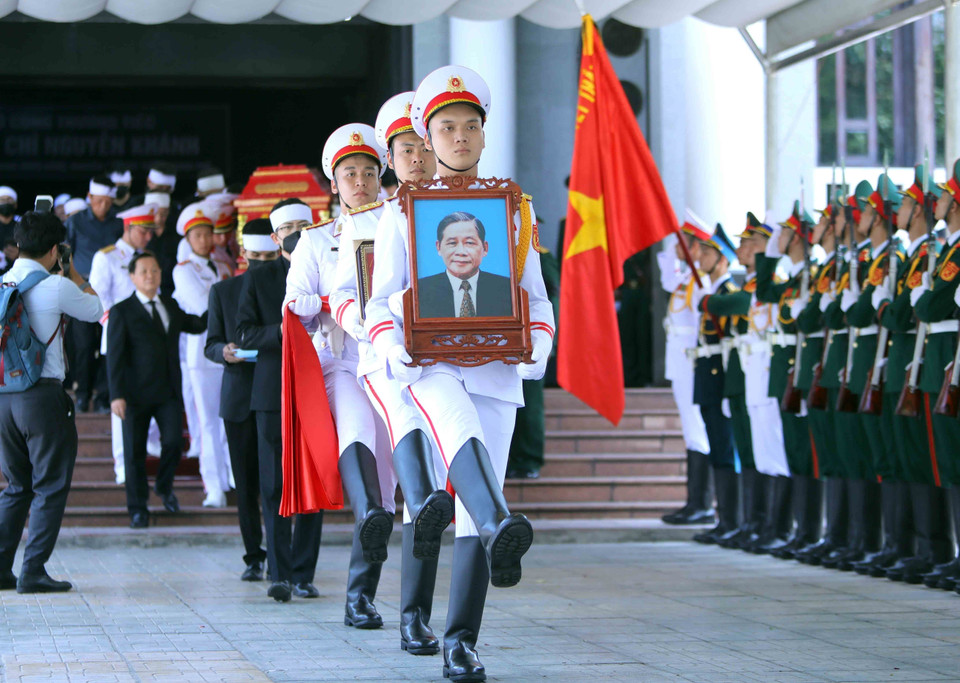 Nghi thức di quan nguyên Phó Thủ tướng Nguyễn Khánh về nơi an nghỉ cuối cùng. (Ảnh: An Đăng/TTXVN)