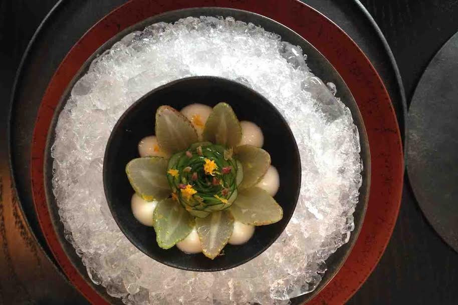 Dâu tây xanh và bã rượu sake