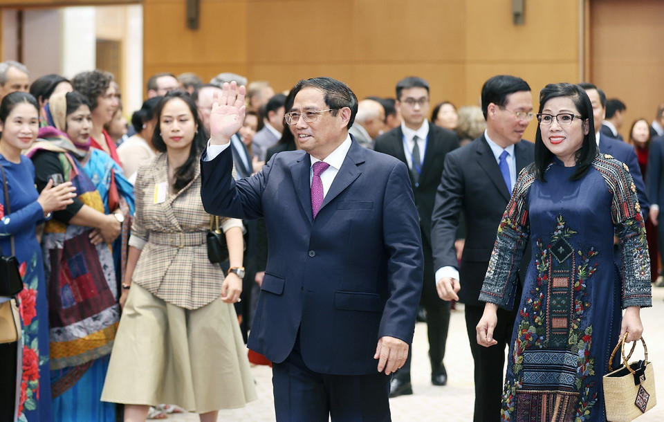 Thủ tướng Phạm Minh Chính và Phu nhân chủ trì chiêu đãi Đoàn Ngoại giao nhân dịp Tết Quý Mão 2023. (Ảnh: Dương Giang/TTXVN)