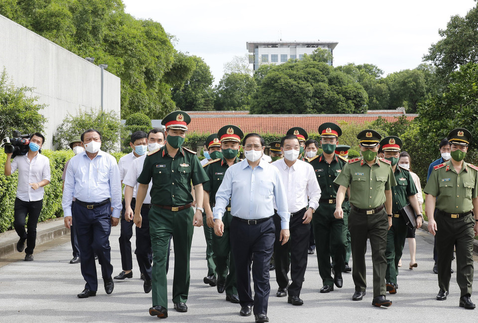 Thủ tướng Phạm Minh Chính kiểm tra tình hình quản lý, vận hành, bảo đảm kỹ thuật Lăng Chủ tịch Hồ Chí Minh. (Ảnh: Dương Giang/TTXVN)