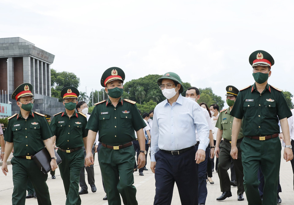 Thủ tướng Phạm Minh Chính tiến hành kiểm tra công tác quản lý, vận hành, bảo đảm kỹ thuật Lăng Chủ tịch Hồ Chí Minh. (Ảnh: Dương Giang/TTXVN)