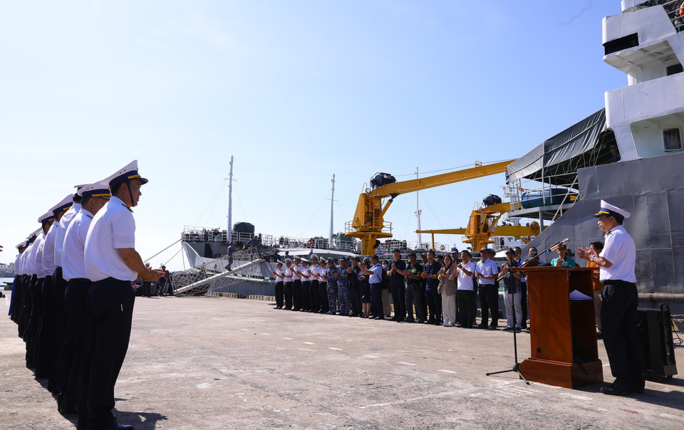 Lễ đón Đoàn công tác kết thúc chương trình thăm, chúc Tết, động viên cán bộ, chiến sỹ các Nhà giàn DK1. (Ảnh: Văn Điệp/TTXVN)