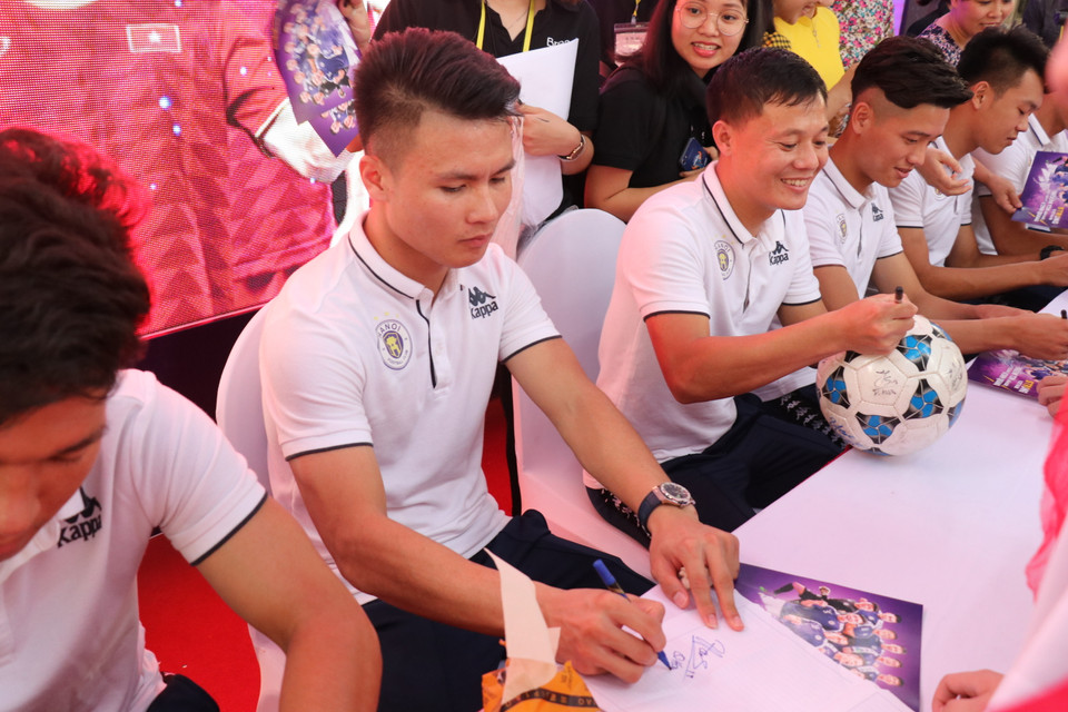 Trong những năm tới, Hà Nội FC và Tập đoàn T&amp;T Group sẽ đi được nhiều hơn, xa hơn đến với thật nhiều người hâm mộ.