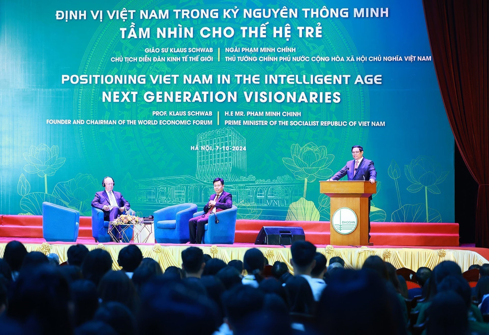 Thủ tướng Phạm Minh Chính phát biểu trong buổi giao lưu với sinh viên tại Đại học Quốc gia Hà Nội. (Ảnh: Dương Giang/TTXVN)