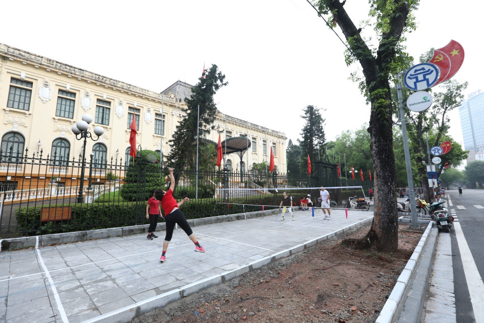 Từ 0h00 ngày 26/6/2021, UBND Thành phố Hà Nội cho phép mở lại một số hoạt động. (Ảnh: Minh Quyết/TTXVN)