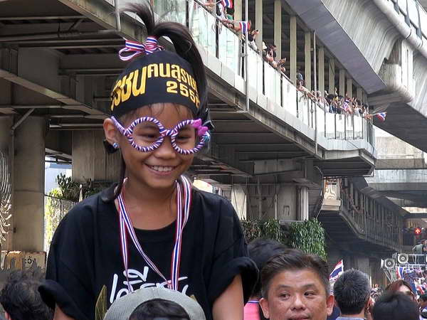 Người biểu tình tập trung tại Bangkok để phản đối cuộc bầu cử diễn ra theo dự kiến vào 2/2/2014. (Ảnh: Hà Linh/Vietnam+)