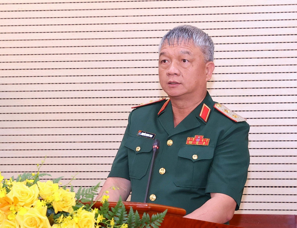 Trung tướng Nguyễn Quang Ngọc, Tư lệnh Quân khu 3 báo cáo tại buổi làm việc. (Ảnh: Văn Điệp/TTXVN)