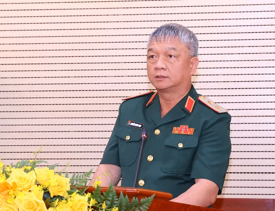 Trung tướng Nguyễn Quang Ngọc, Tư lệnh Quân khu 3 báo cáo tại buổi làm việc. (Ảnh: Văn Điệp/TTXVN)