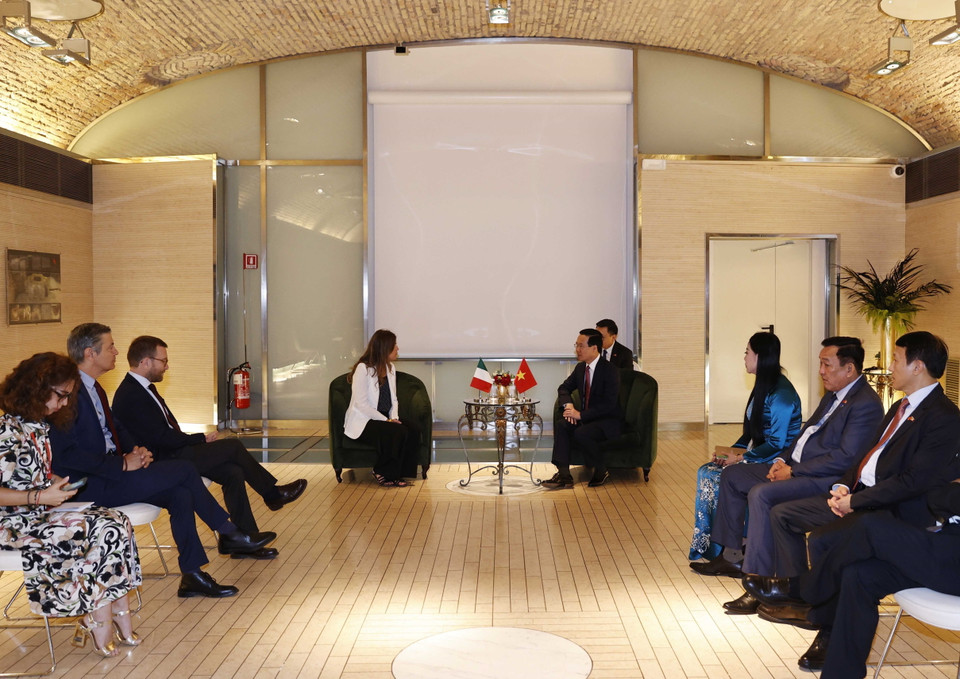 Chủ tịch nước Võ Văn Thưởng tiếp bà Chiara Gribaudo, Phó Chủ tịch Đảng Dân chủ Italy. (Ảnh: Thống Nhất/TTXVN)