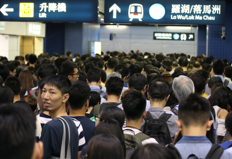 Tuy nhiên, một số tuyến đường sắt cũng bị hư hại nhẹ và không thể hoạt động. (Nguồn: SCMP)