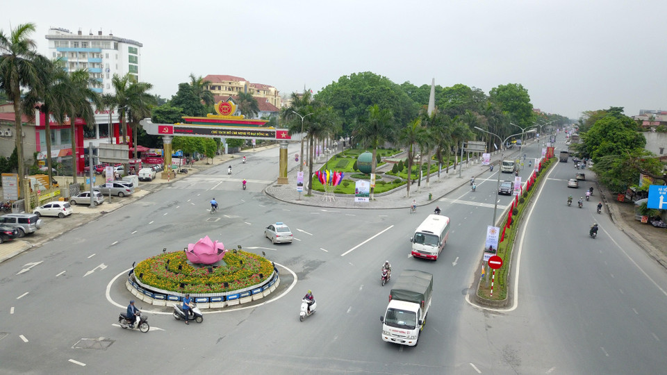 Đường phố được trang trí chào mừng Đại lễ Phật đản Liên hợp quốc. (Ảnh: Minh Đức/TTXVN)