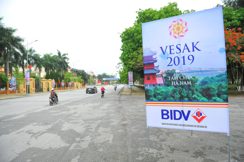 Pano chào mừng Đại lễ Phật đản Liên hợp quốc. (Ảnh: Minh Đức/TTXVN)