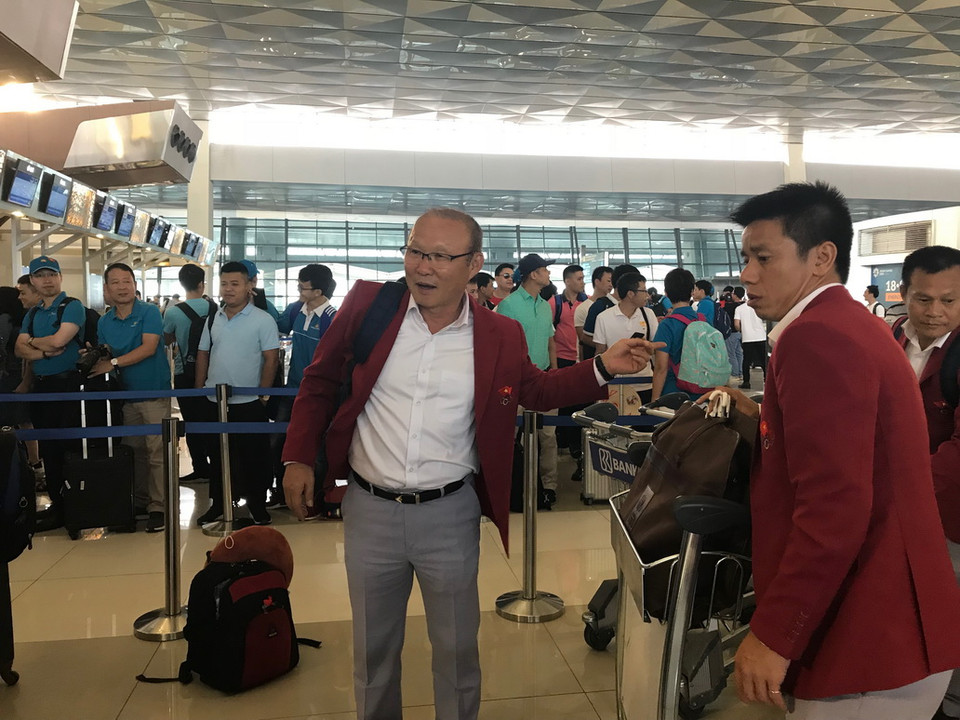 Sáng 2/9, đội tuyển Olympic Việt Nam và các vận động viên thi đấu tại ASIAD 2018 đã đến sân bay quốc tế Soekarno Hatta để về nước. (Ảnh: Đỗ Quyên/Vietnam+)