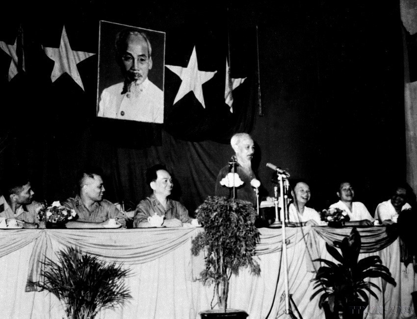 Hồ Chủ tịch đến dự và phát biểu tại Đại hội thi đua “Quyết tâm đánh thắng giặc Mỹ xâm lược” lần thứ I của các lực lượng vũ trang nhân dân, tháng 8/1965. (Ảnh: TTXVN)