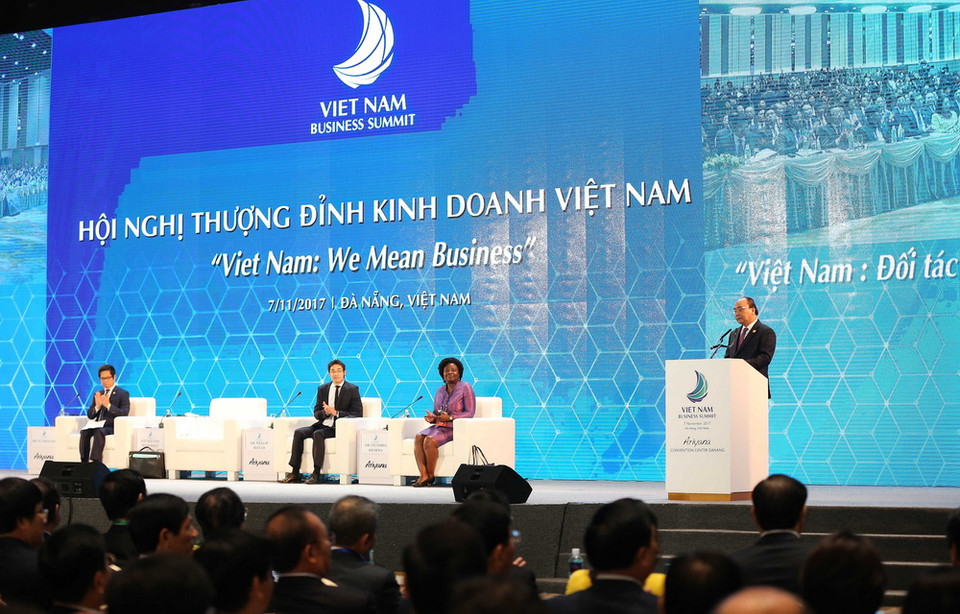 Thủ tướng Chính phủ Nguyễn Xuân Phúc đến dự và phát biểu khai mạc Hội nghị Thượng đỉnh Kinh doanh Việt Nam 2017 với chủ đề “Việt Nam - Đối tác kinh doanh tin cậy”. (Ảnh TTXVN)