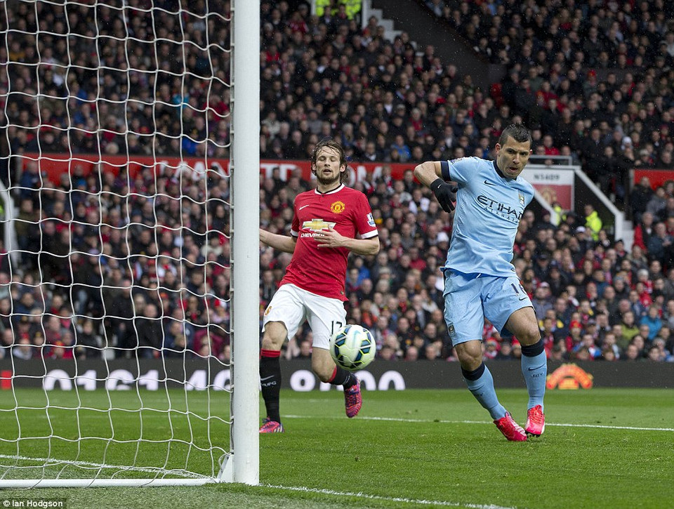 Manchester City đã sớm có bàn thắng mở tỷ số ở ngay phút thứ 8...