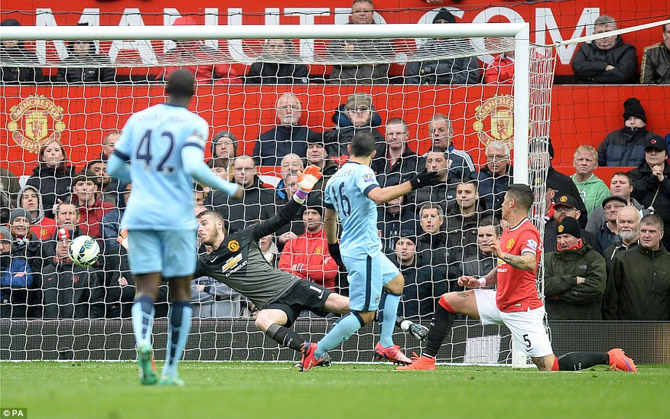 Những phút cuối, Man City đã cố gắng hơn rất nhiều nhưng cũng chỉ có thêm bàn thắng của Arguero ở phút 89.