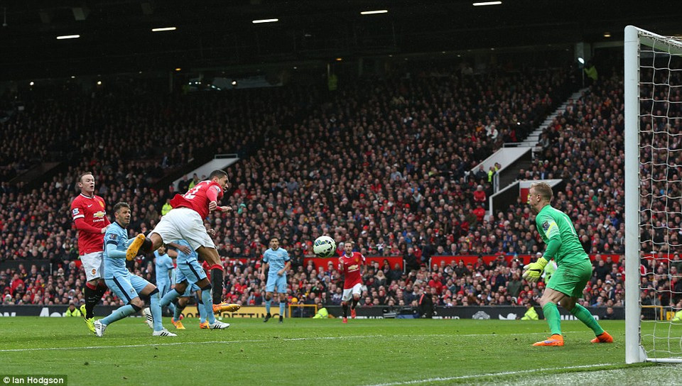 Tuy nhiên, đêm ác mộng của Man City chưa dừng ở đó... bởi chỉ 6 phút sau Smalling đã nâng tỷ số lên thành 4-1.