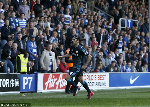 ... và người lập công là Cesc Fabregas. (Nguồn: Daily Mail)