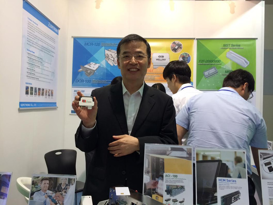 Các sản phẩm có ưu thế về tính tiện dụng, nhỏ gọn. Trong hình là thiết bị thanh toán di động thế hệ mới nhất của hãng Zepetronix.