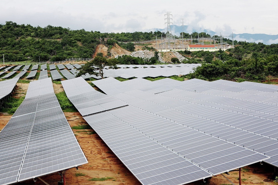 Trong lĩnh vực năng lượng tái tạo, đến nay, đã có khoảng 30 dự án đưa vào vận hành thương mại. Trong ảnh: Nhà máy điện mặt trời Phước Thái 1, công suất 50MWp, tại xã Phước Thái, huyện Ninh Phước chính thức phát điện lên lưới quốc gia từ 12/10/2020. (Ảnh: Ngọc Hà/TTXVN)