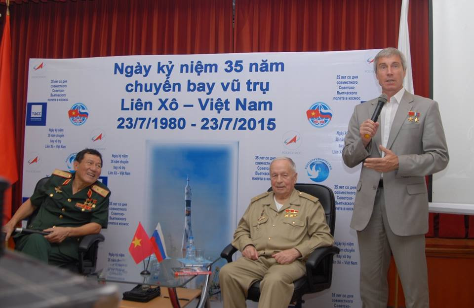 Năm 1992, ông nghỉ hưu với quân hàm Thiếu tướng. Từ năm 1993, ông là Tổng giám đốc tập đoàn AA&amp;AL, Nga. (Nguồn: Tạp chí Bạch Dương) 