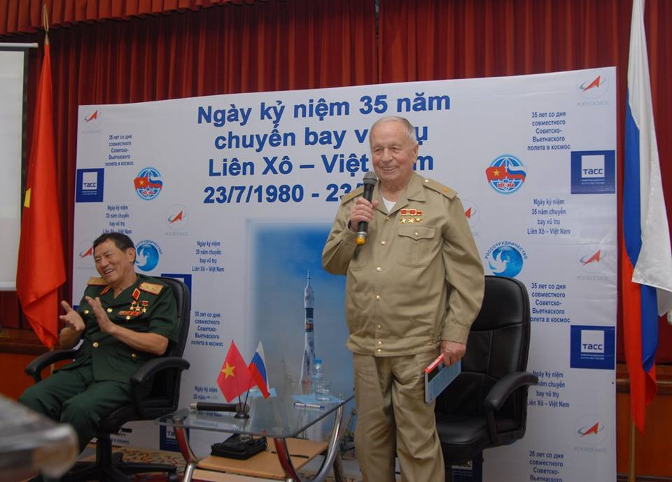 Tham gia vào các hoạt động hữu nghị, Gorbatko đã nhiều lần đến Việt Nam, cũng một phần với tư cách là nhà sưu tập tem. (Nguồn: Tạp chí Bạch Dương) 