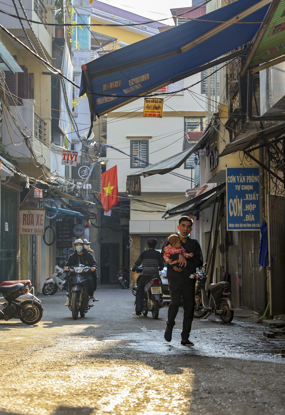 Khoảnh khắc yên bình về đến từng con ngõ nhỏ. (Ảnh: Minh Hiếu/Vietnam+)