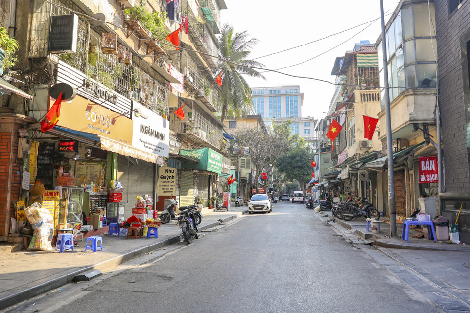Phố xá vắng vẻ, yên bình. (Ảnh: Minh Hiếu/Vietnam+)